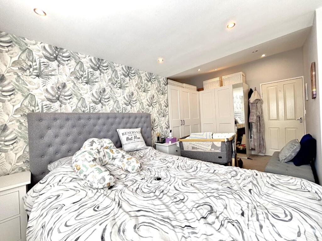 Bedroom 1_1.jpeg