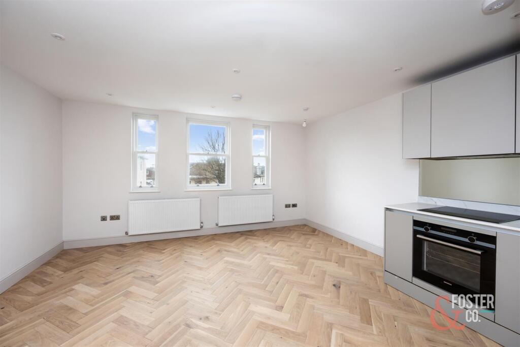 Clarendon Villas, 51 - Flat 7-008.jpg