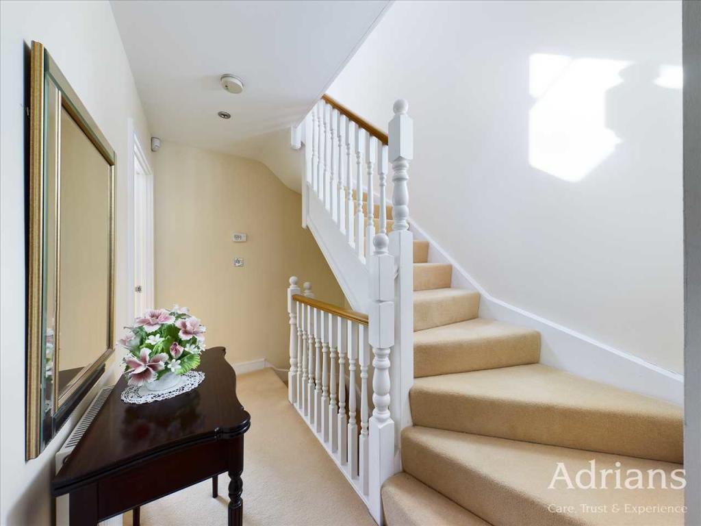 FIRST FLOOR LANDING