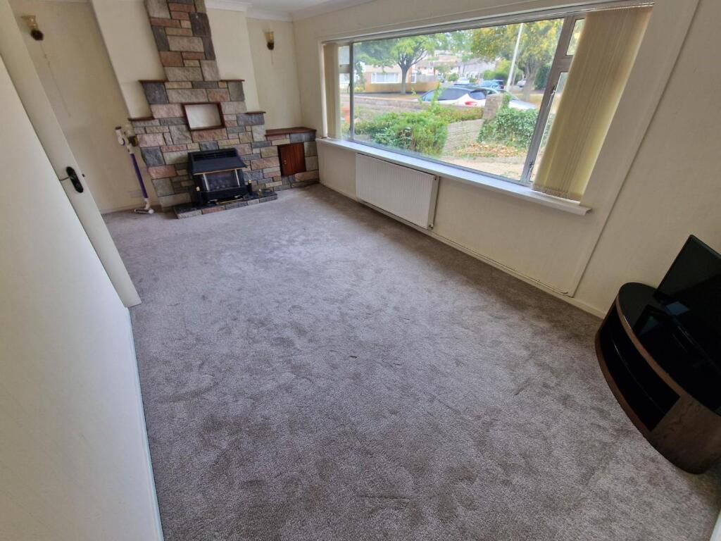 Living Room - 1.jpg