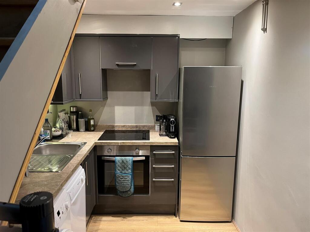 Flat Kitchen