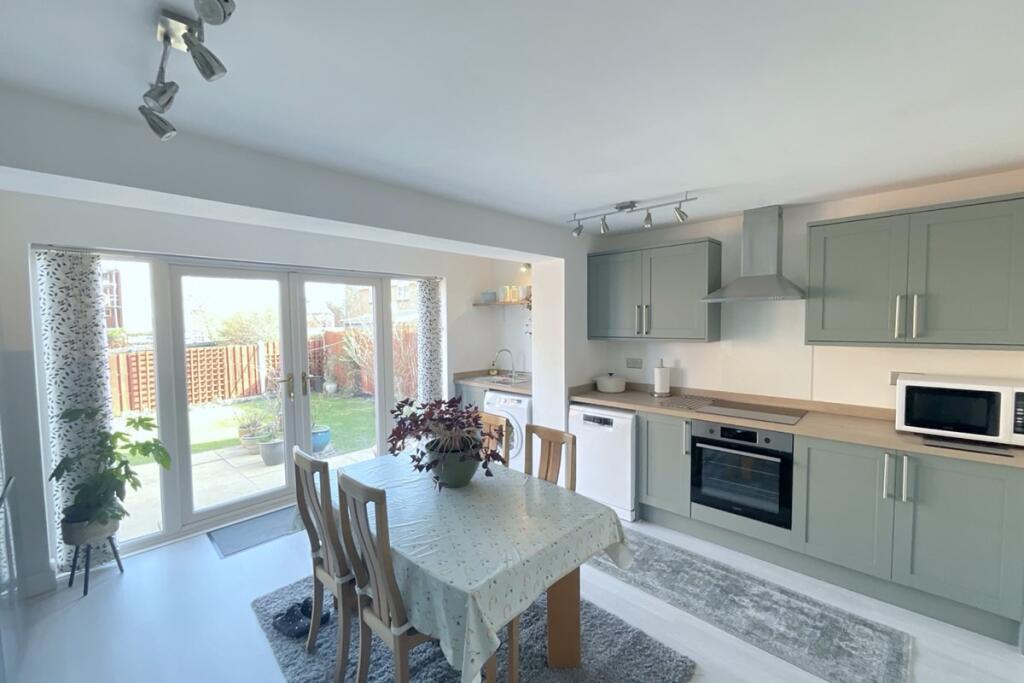 kitchen/dining room 