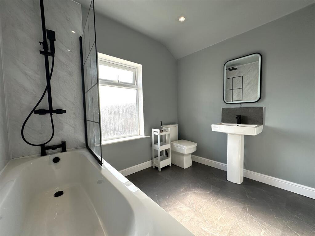 First Floor Bathroom 573