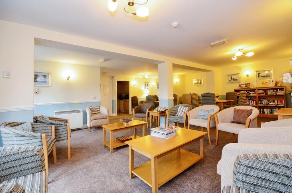 COMMUNAL LOUNGE