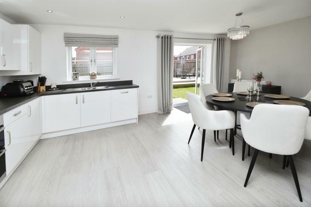 KITCHEN LIVING