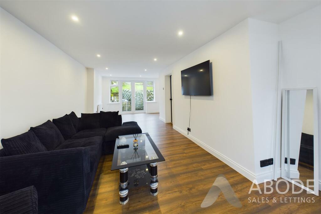 CAM03473G0-PR0152-STILL025.jpg