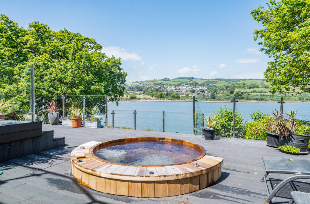 1284104-53-682b57...