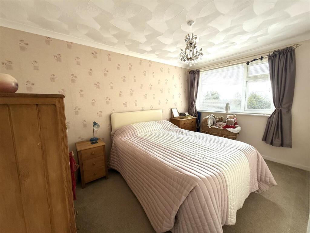 1 pine bedroom 2.jpeg