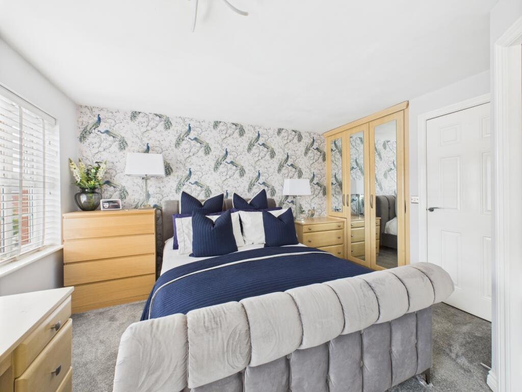 CAM03729G0-PR0079-STILL036