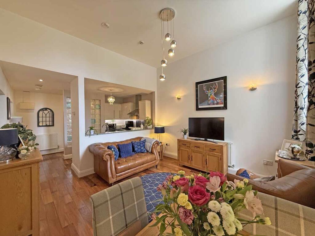 Evans Court - Living Room 4.jpg