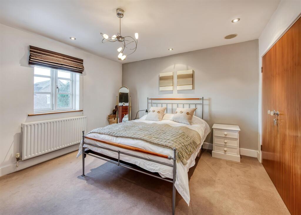 6 Engleton Lane-bed1b.jpg