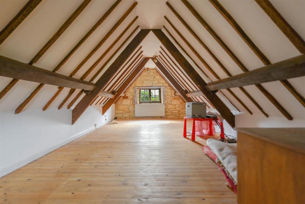 LOFT ROOM/OFFICE