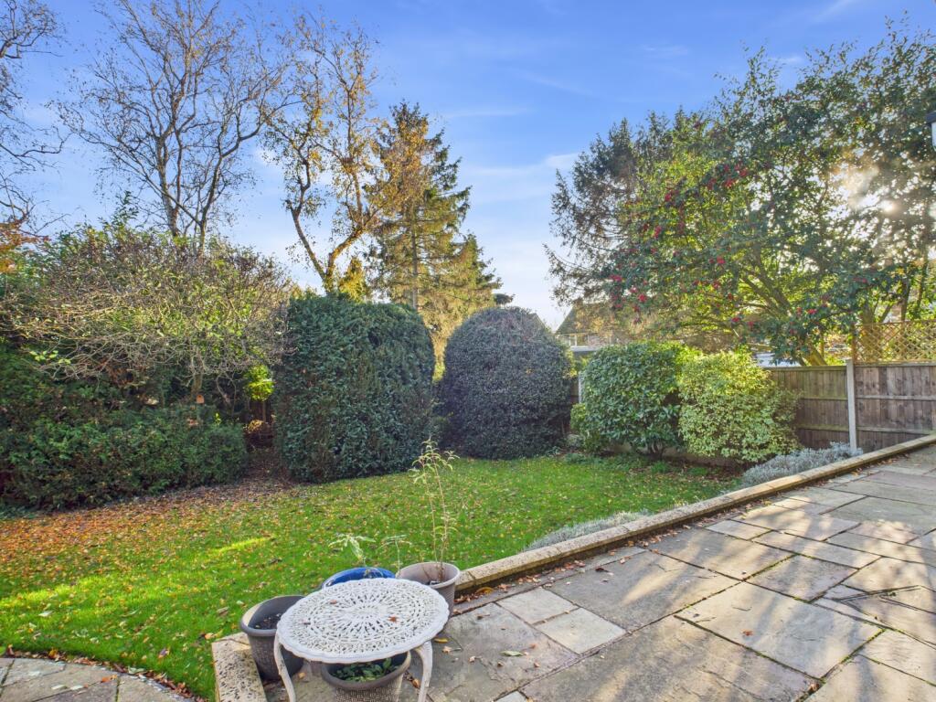 CAM03293G0-PR0250-STILL003