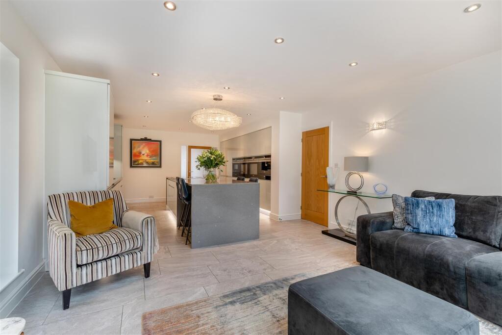 8665443-interior52.jpg