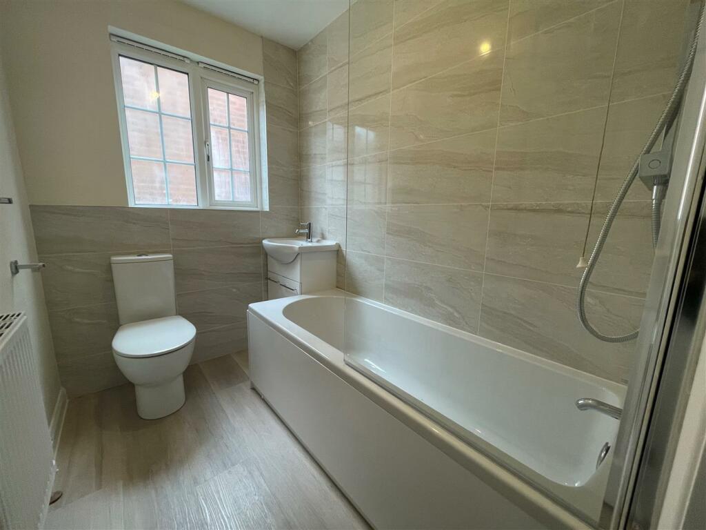 Bathroom 2.jpg