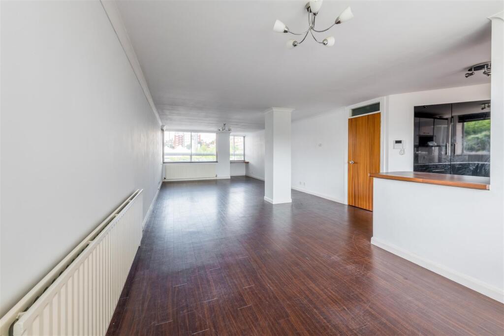 Flat 11 Sussex Court-8.jpg