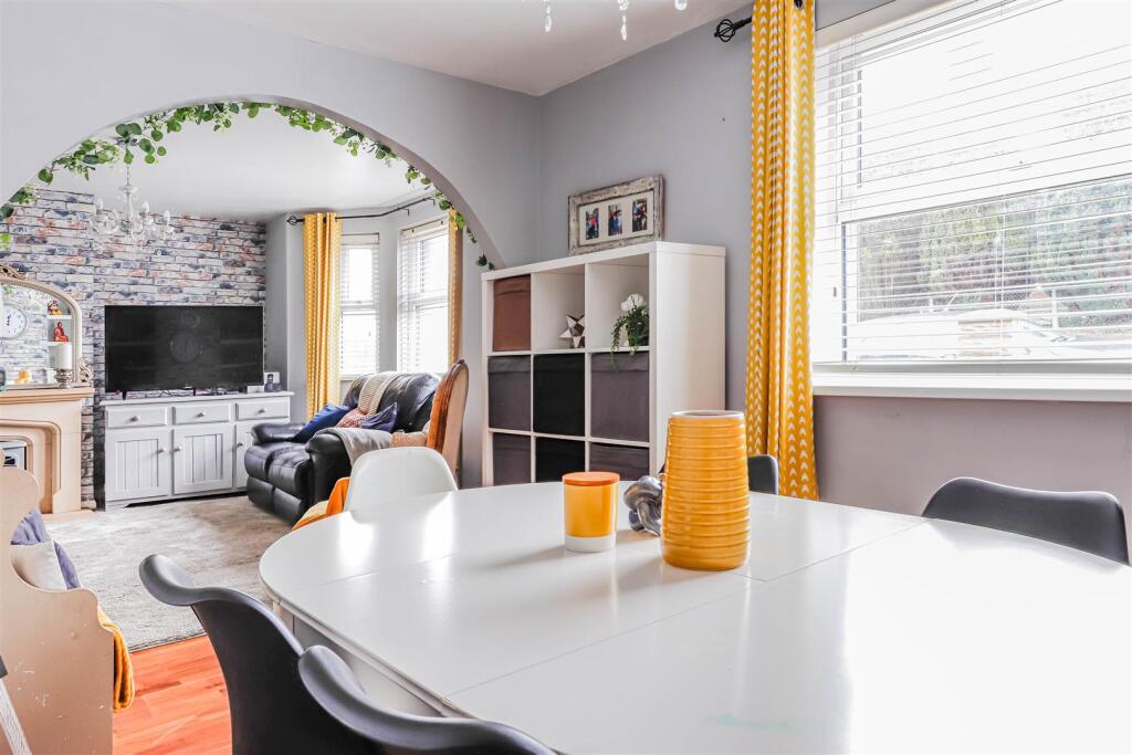 Hywel Cres -16.jpg