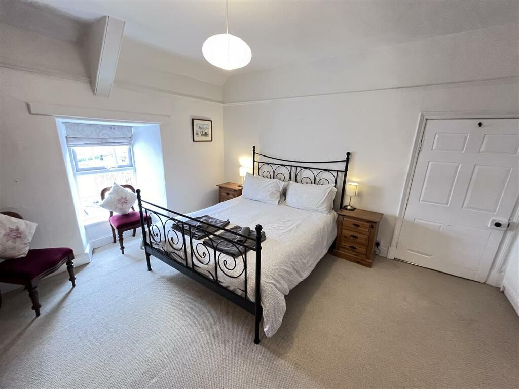 bed 1 - 2.JPG