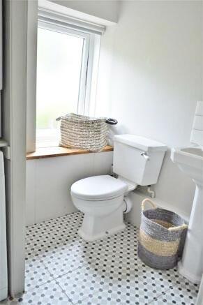 Bathroom 2.jpeg