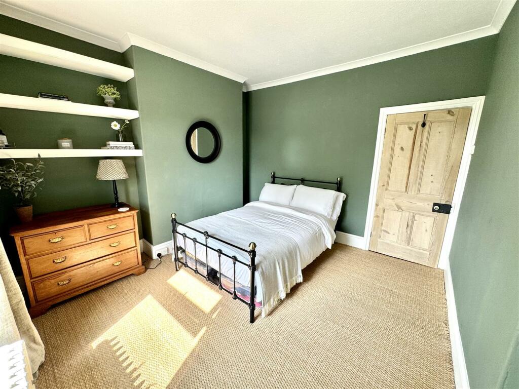 BEDROOM 2