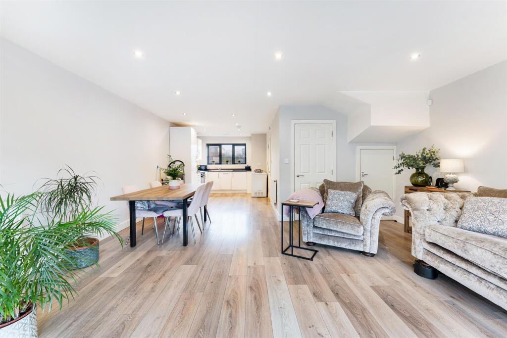 6 Lark Hill Court-32.jpg