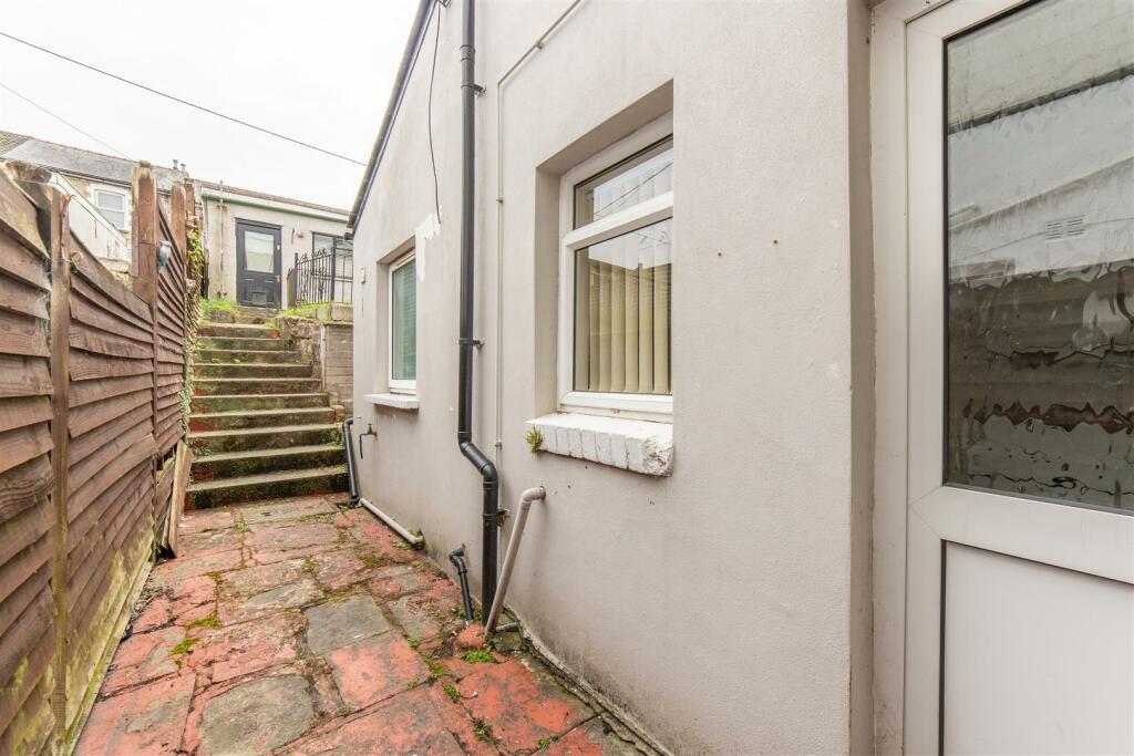 29 Wainfelin Rd-18.jpg