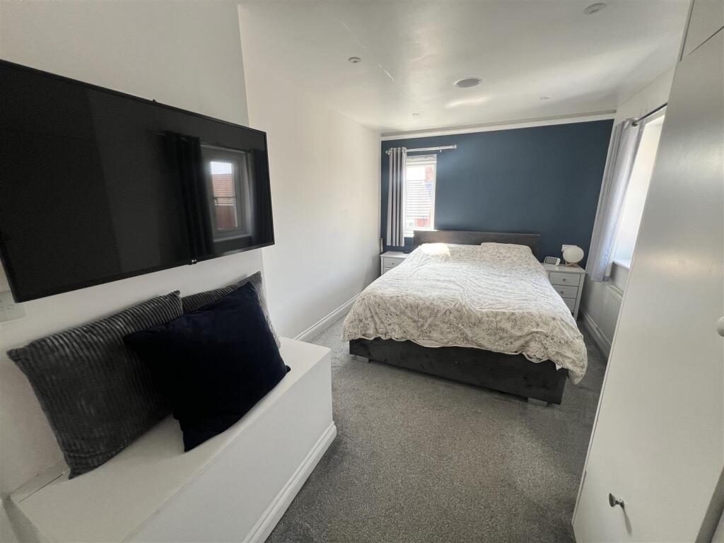 Bedroom 1.JPG