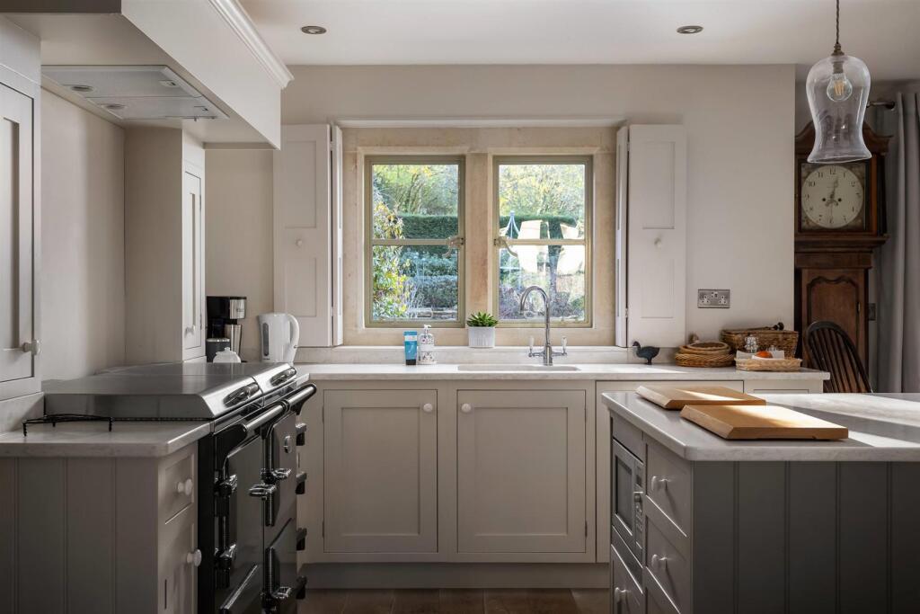 32 - Dovecote Cottage - GL7 5NG - Web.jpg