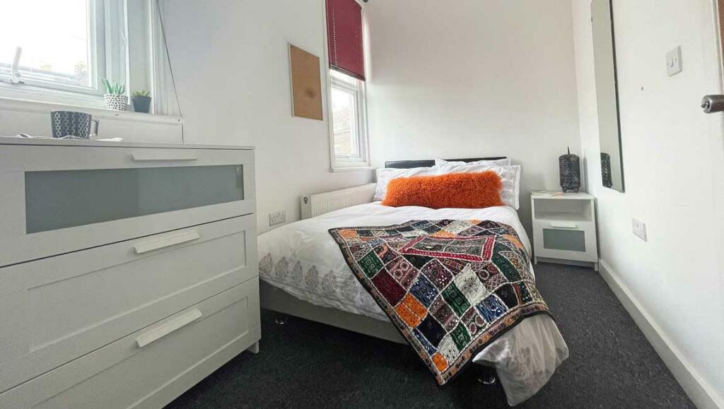 8-bed-student-house-britannia-road-north-1-portsmo