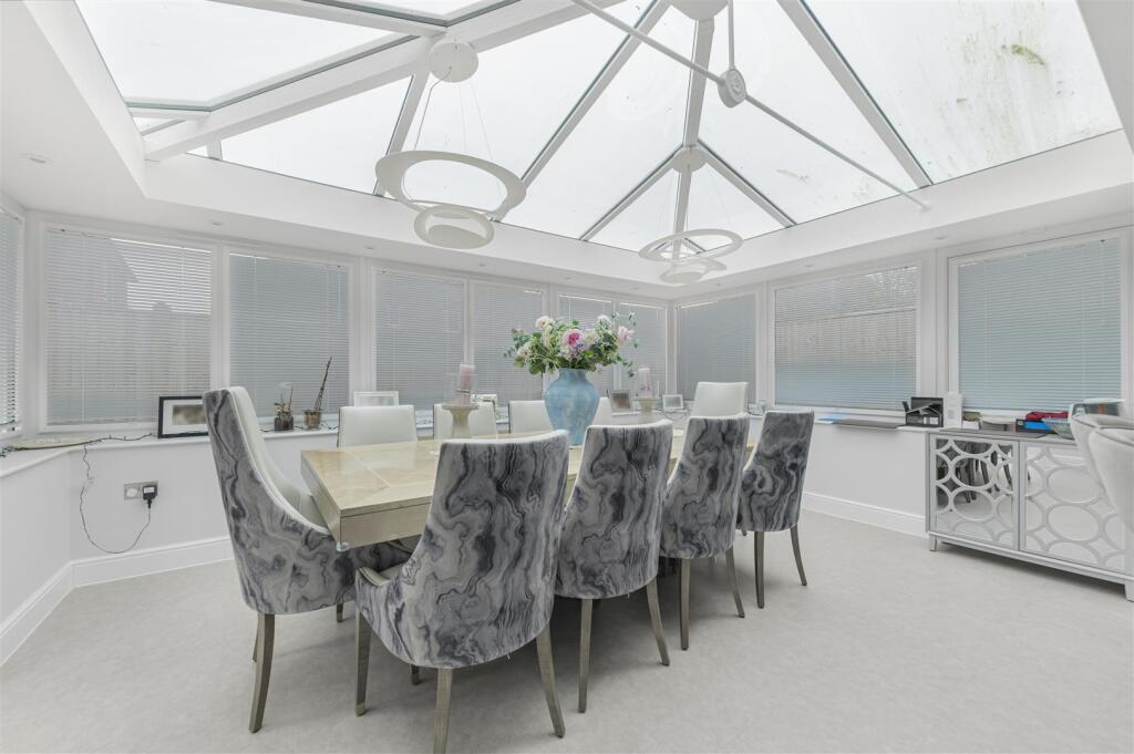 DINING ROOM / CONSERVATORY
