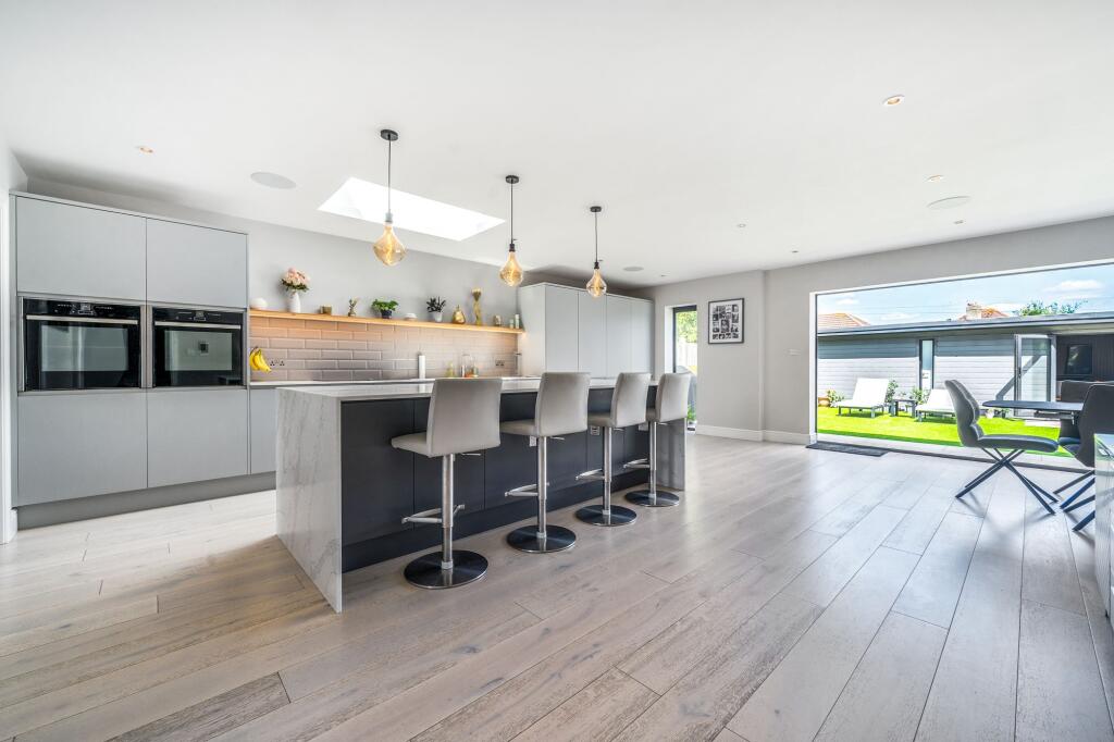 Kitchen/ Dining Room