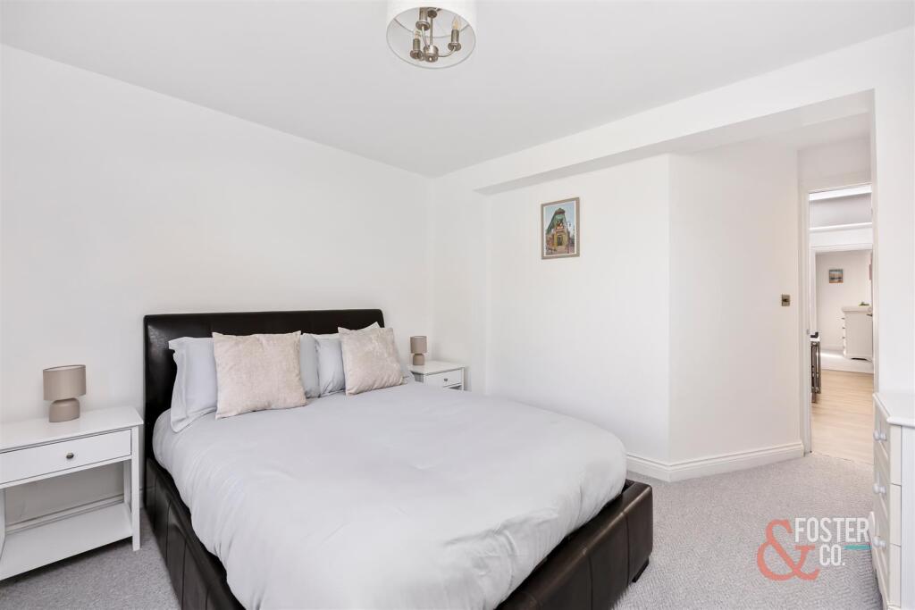 Redhill Close_9-013.JPG