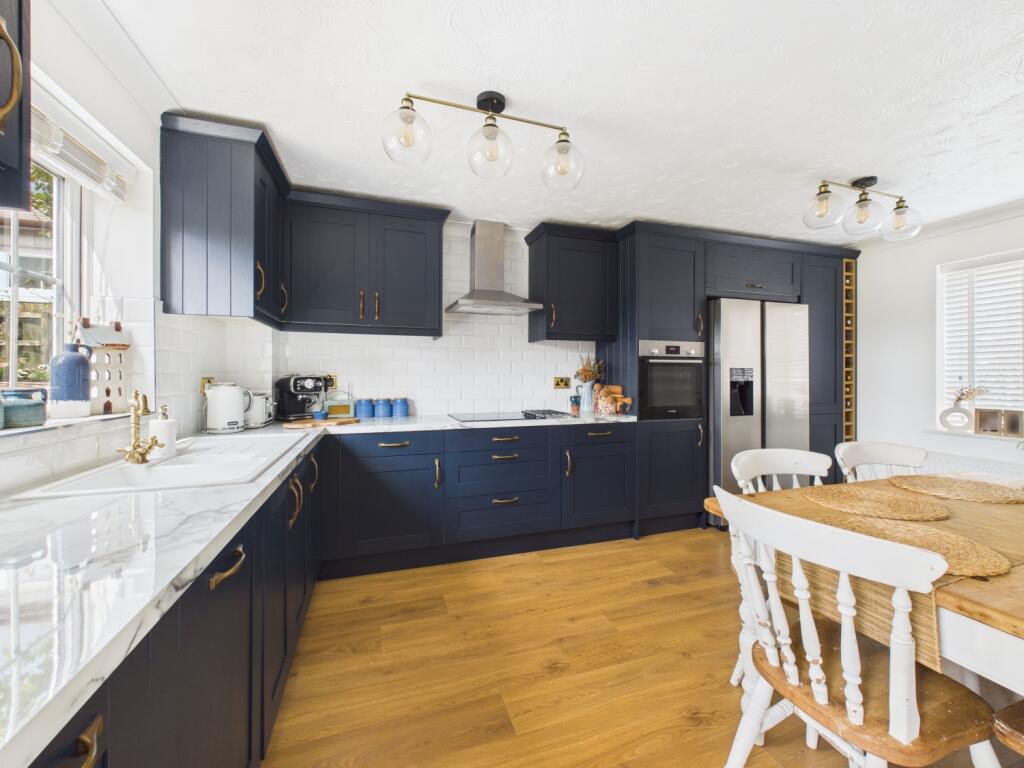 5. CAM04922G0-PR0014-STILL009