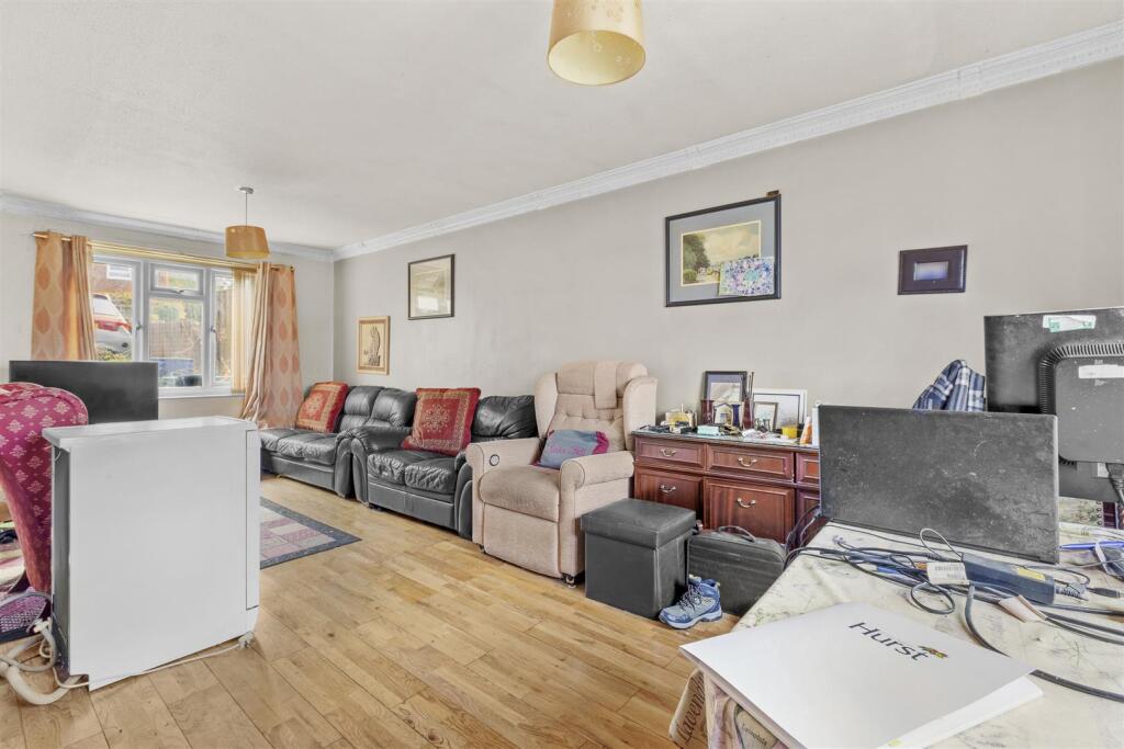 8 Glenister Road, HP12 4RD-7.jpg