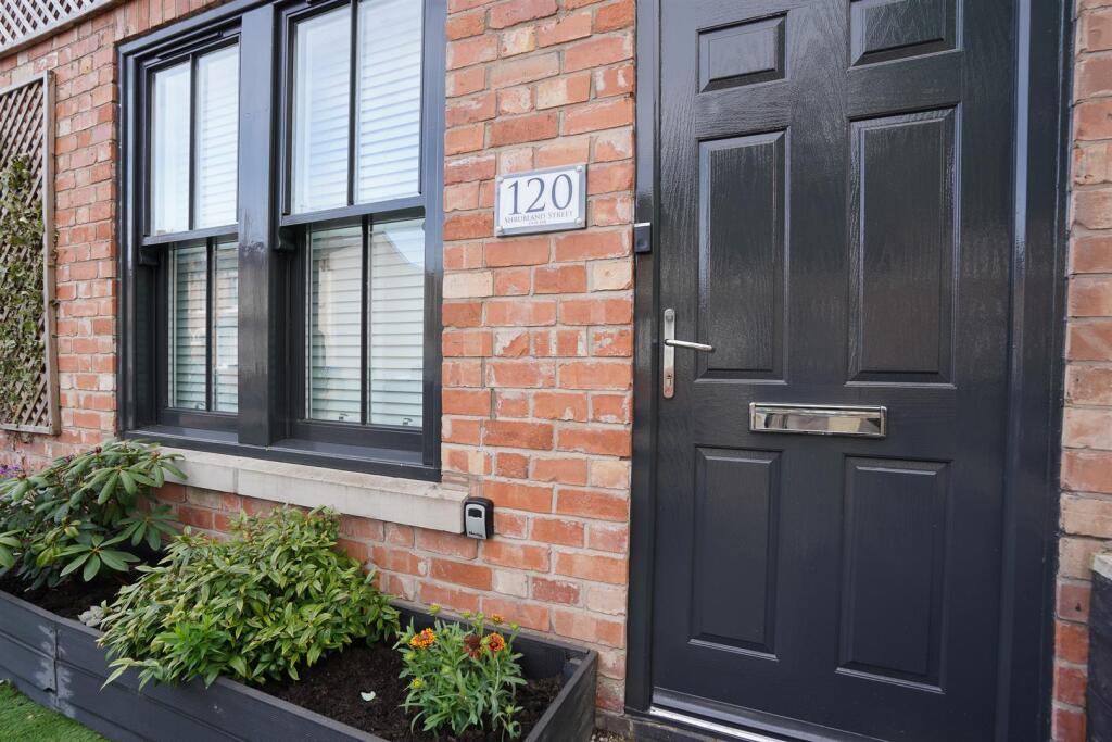 120 Shrubland Street-17.jpg