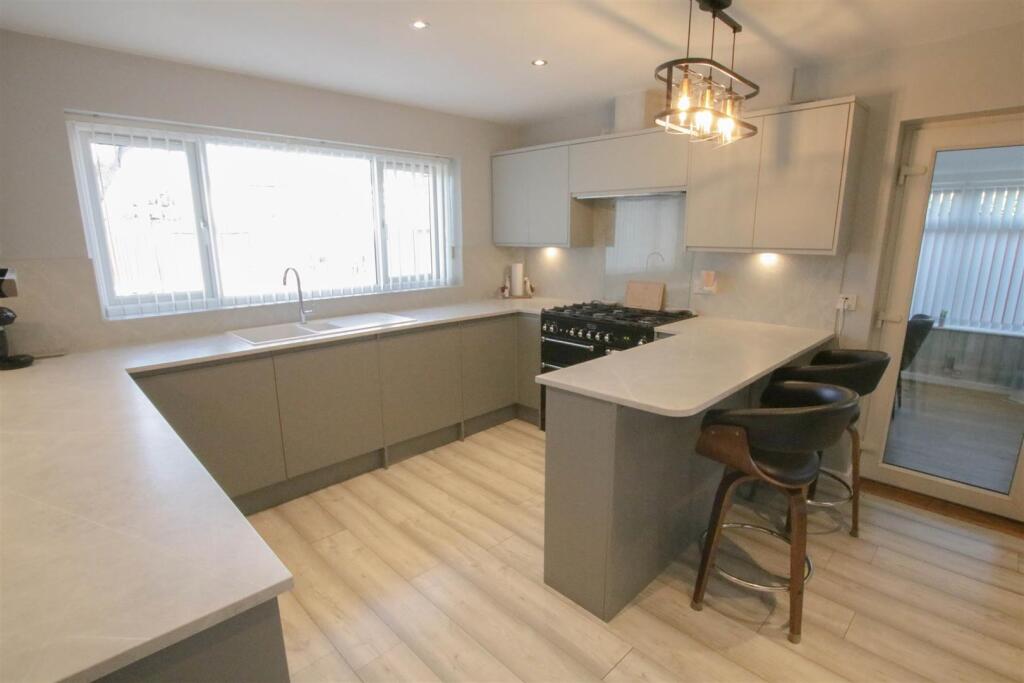 BREAKFAST KITCHEN