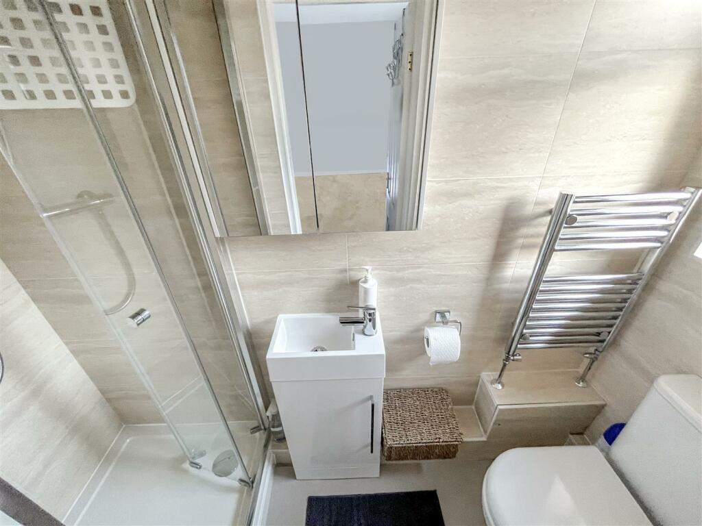 En Suite Shower Room Aspect 3
