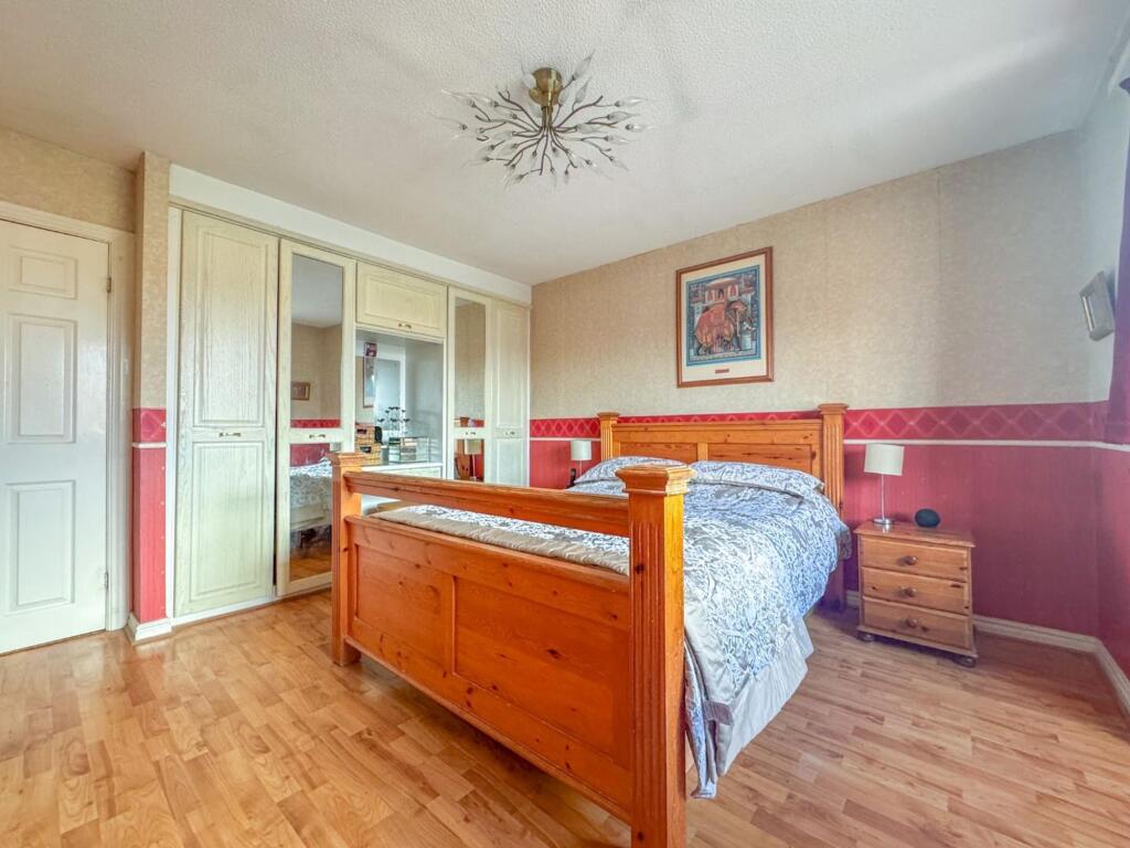 Chichester Close - Image-18.jpg