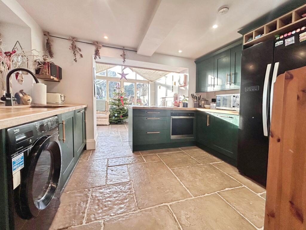 Kitchen / Dining Room (Open Plan)