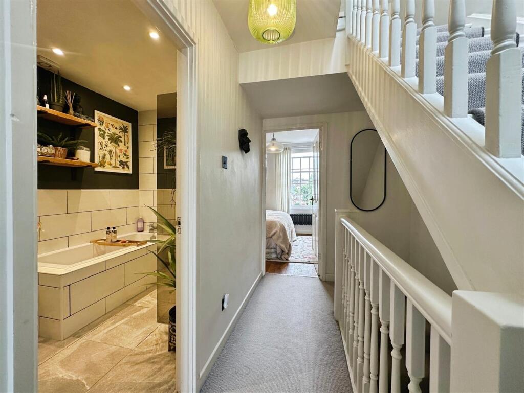 e2d9f8e9--4BC9-8D7F-0E9D8DA27C83-51989-00001354B9D