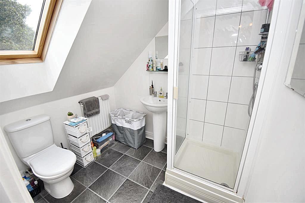Ensuite-bathroom.jpeg