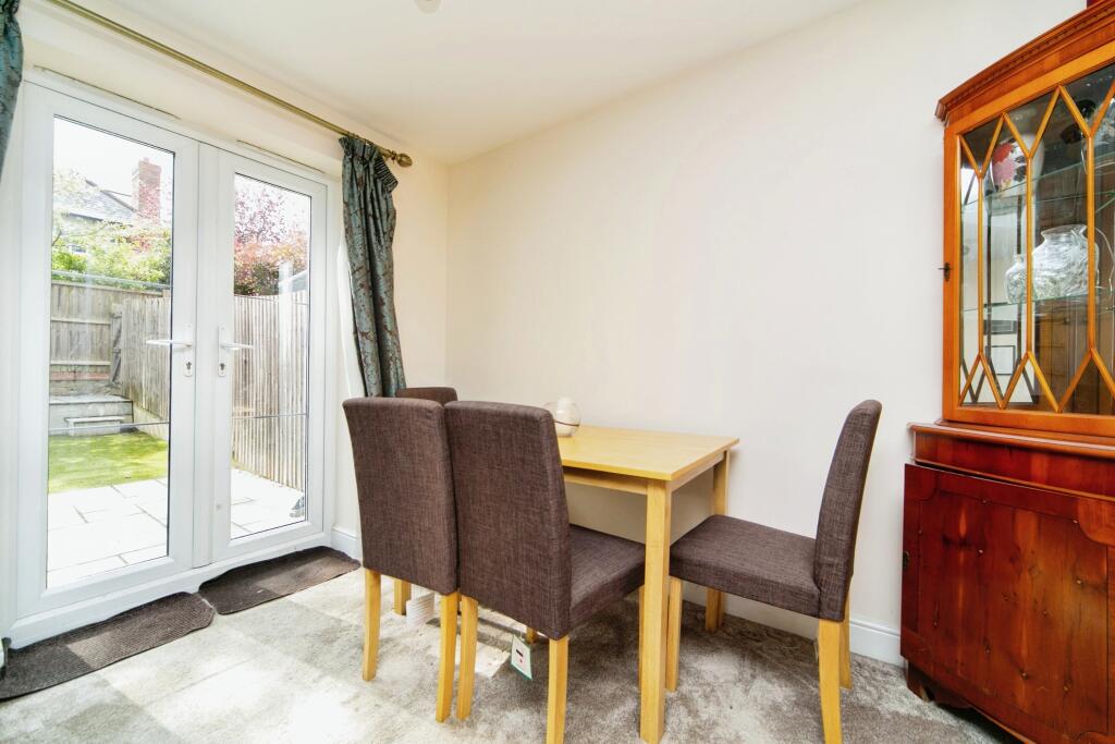 Lounge/Dining Room