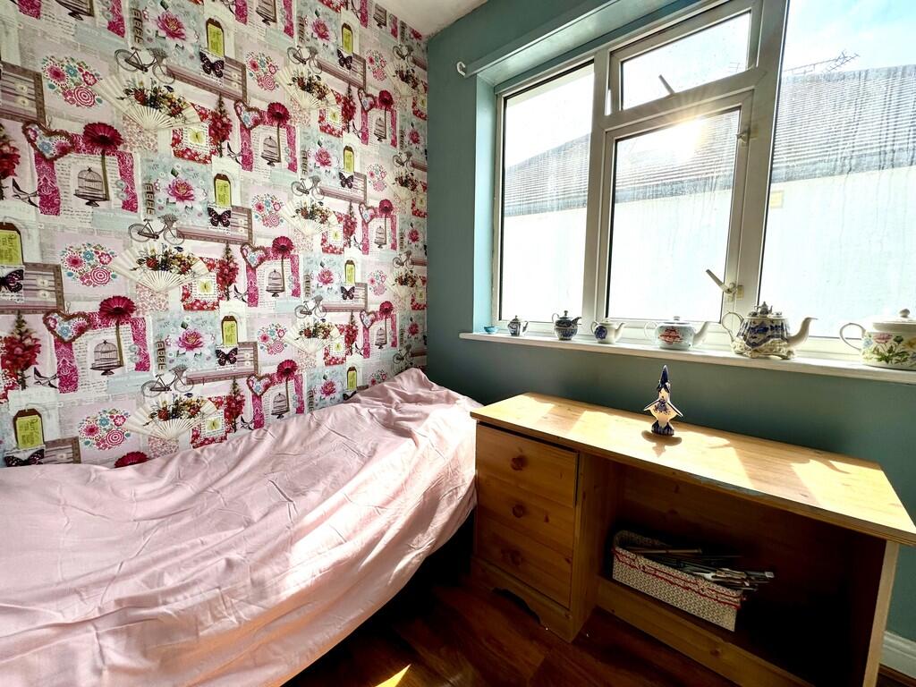 10 Glastonbury Ch...