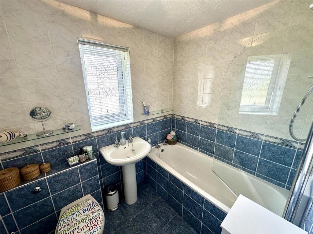 FAMILY BATHROOM