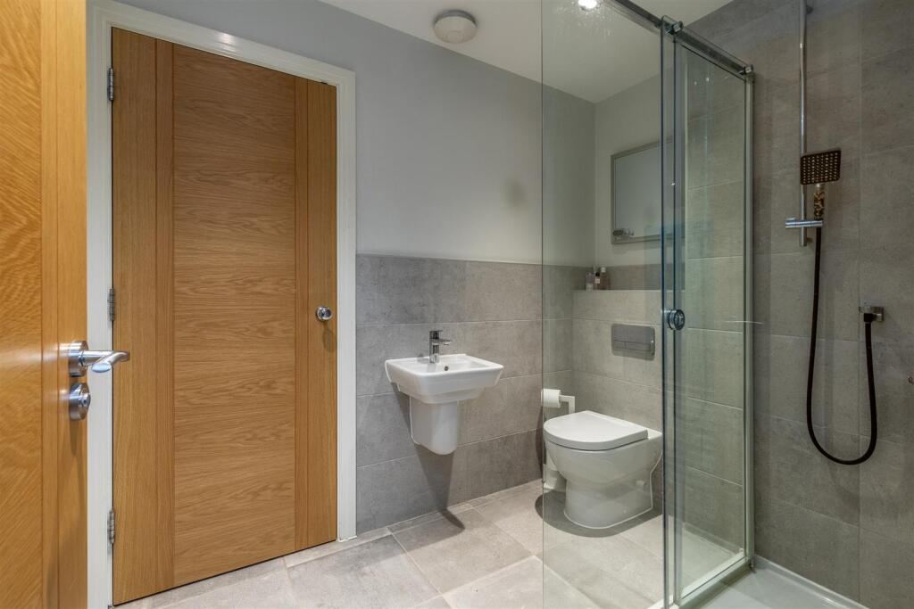 Parrys Lane, Stoke Bishop Shower.jpg