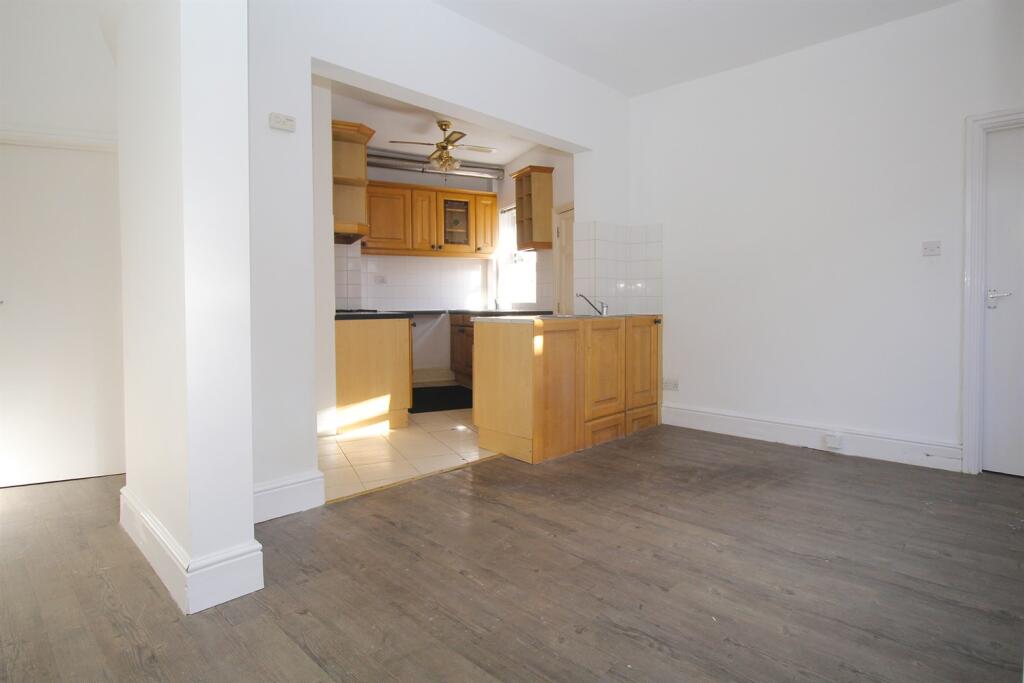 Lounge / Kitchen