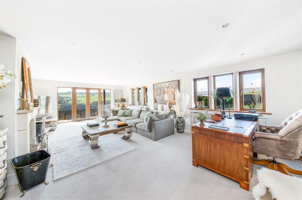 SITTING ROOM