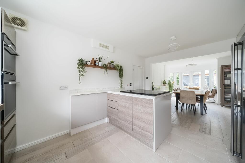 Kitchen/ Dining Room