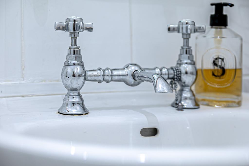 BATHROOM DETAIL