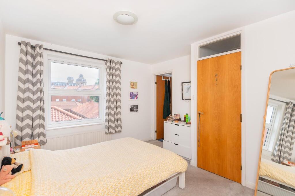 0W6RWW - Bedroom A.jpg